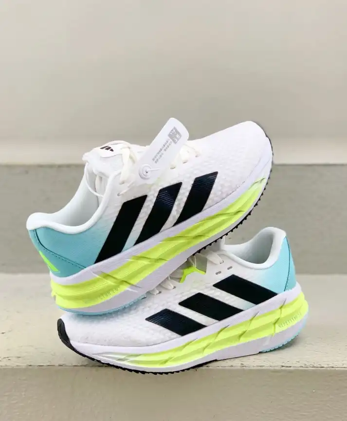 hype Adidas Sneakers