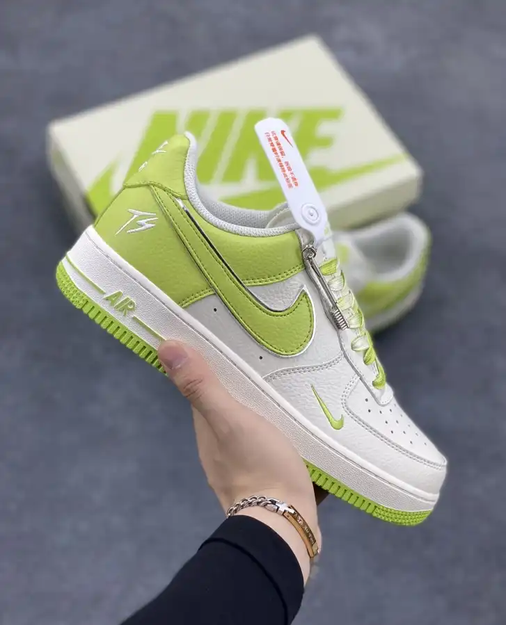 hype Nike Sneakers