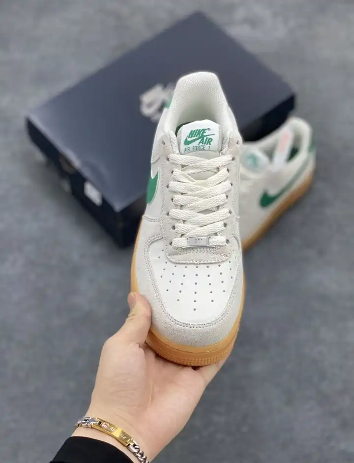 hype Nike Sneakers