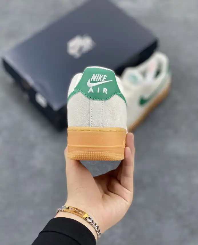 hype Nike Sneakers