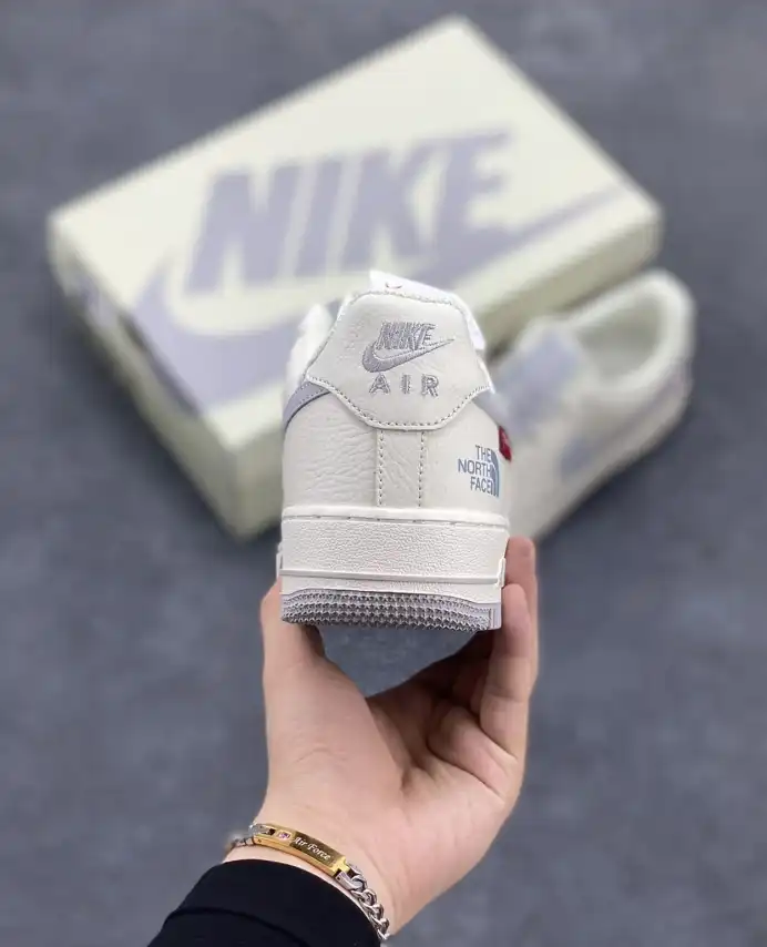 hype Nike Sneakers