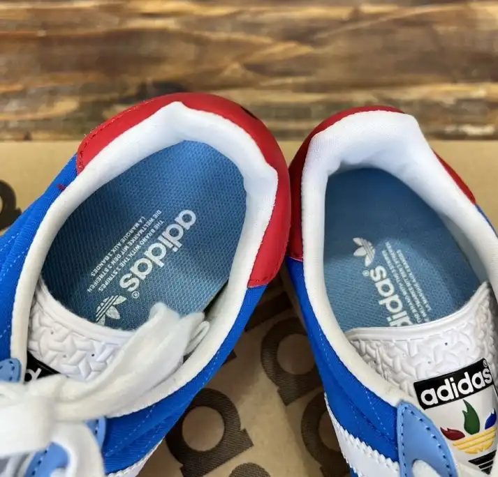 hype Adidas Sneakers