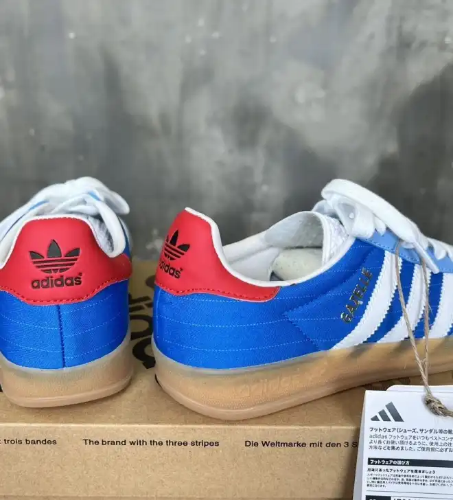 hype Adidas Sneakers