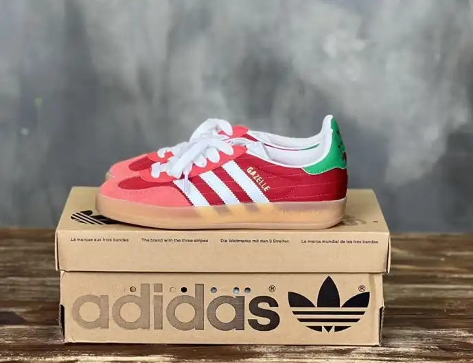 hype Adidas Sneakers