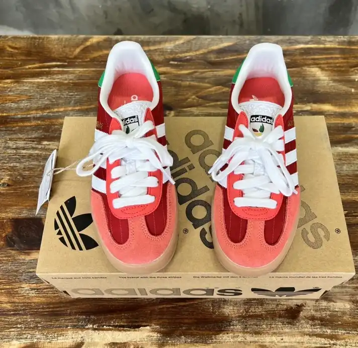 hype Adidas Sneakers