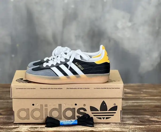 hype Adidas Sneakers