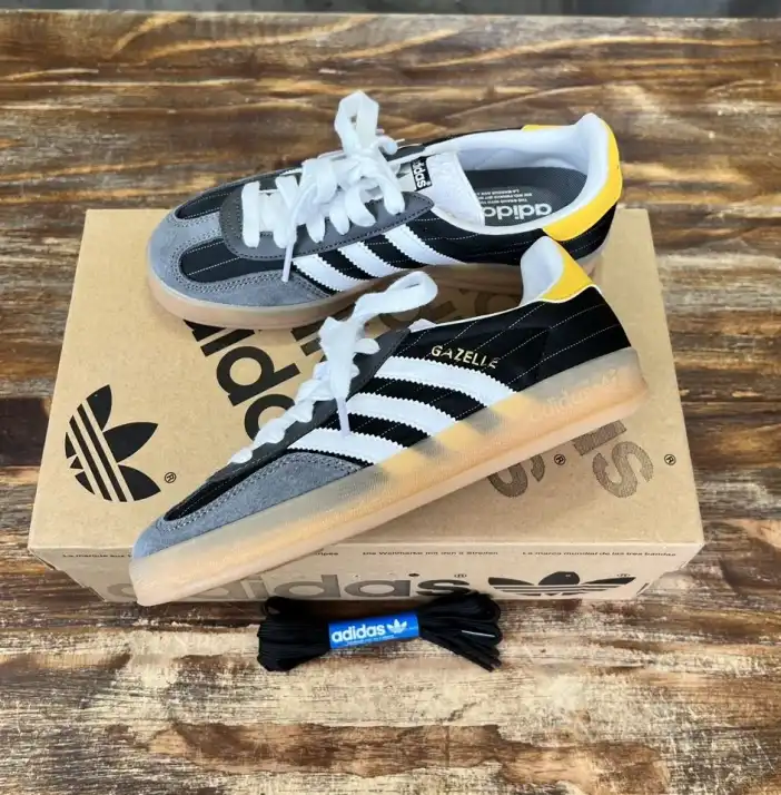 hype Adidas Sneakers