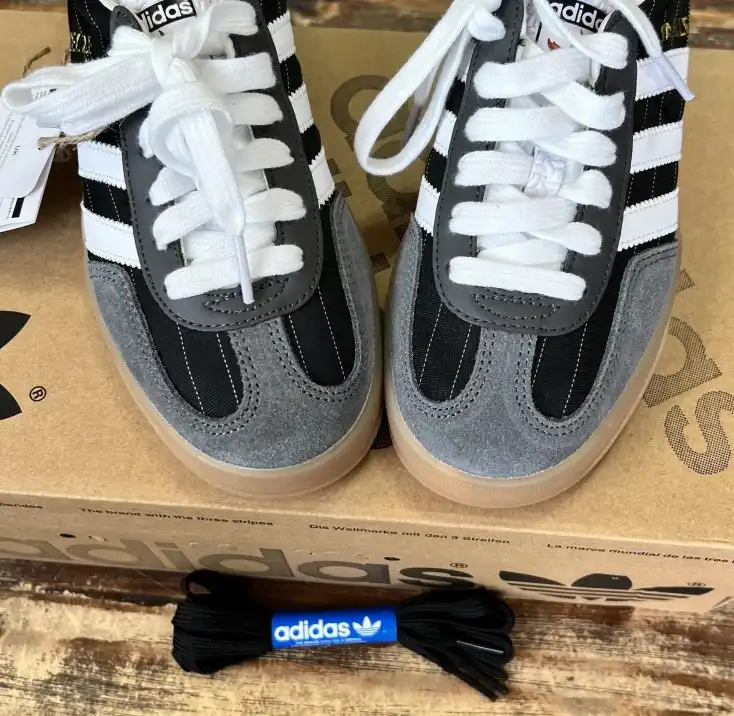 hype Adidas Sneakers