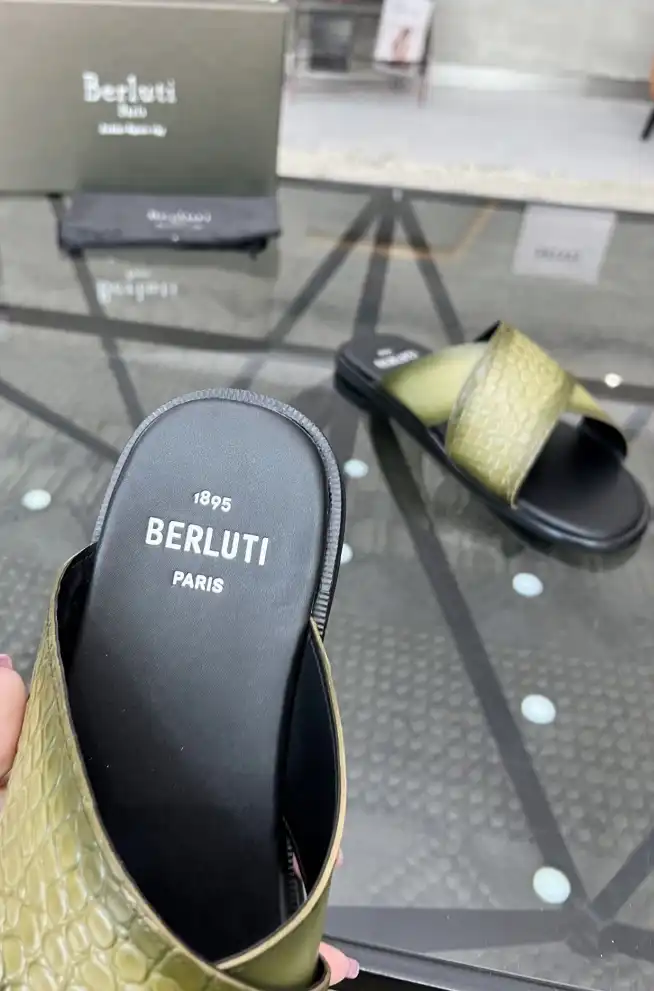 hype Bally Slippers