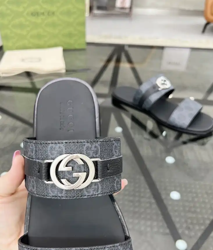 hype Gucci Slippers