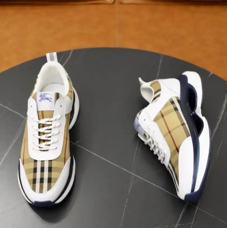 hype Burberry Sneakers