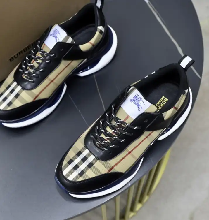 hype Burberry Sneakers