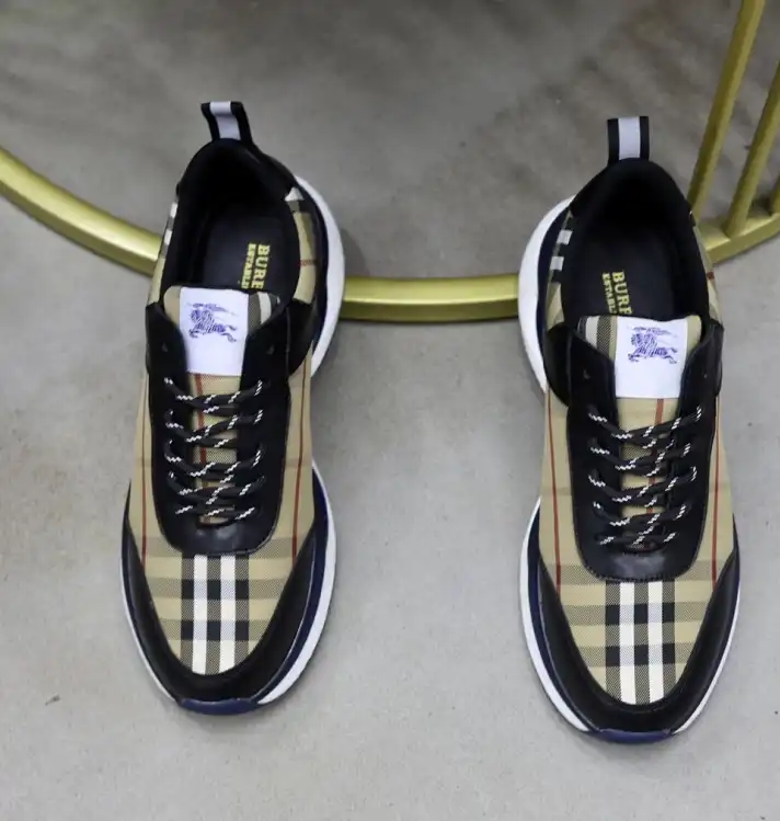 hype Burberry Sneakers