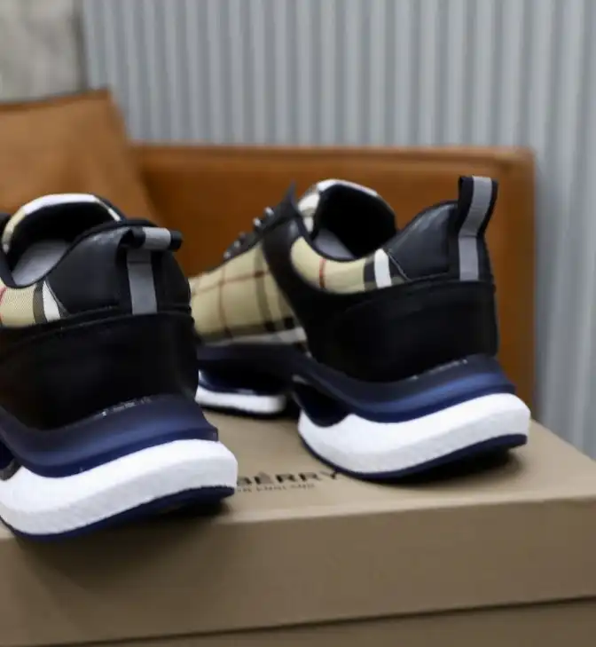 hype Burberry Sneakers