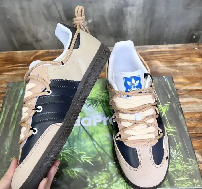 hype Adidas Sneakers