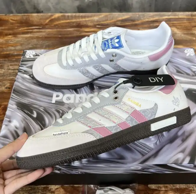 hype Adidas Sneakers