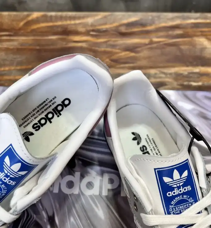 hype Adidas Sneakers