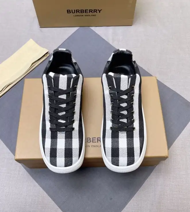 hype Burberry Sneakers