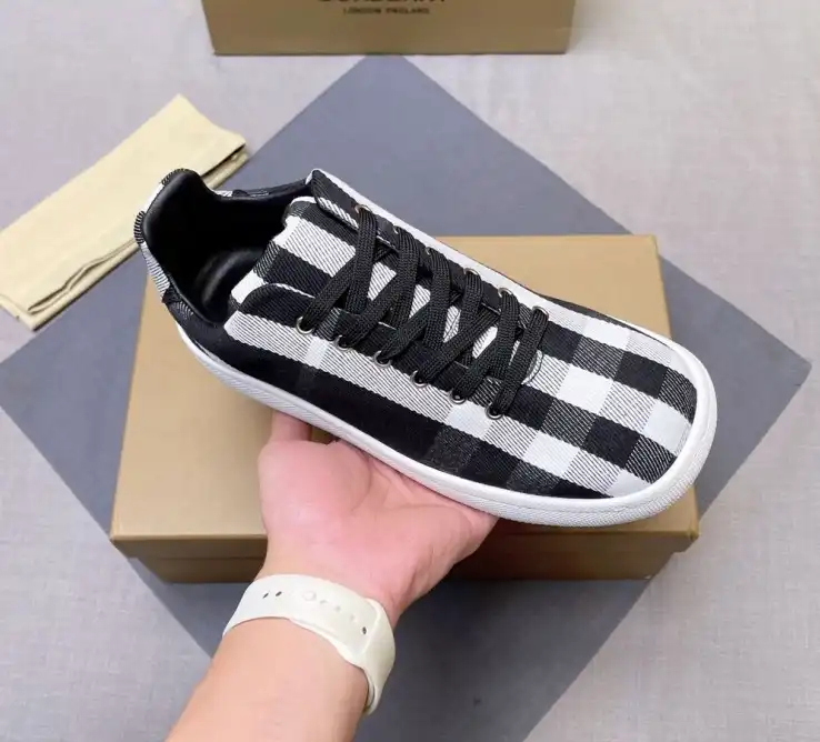 hype Burberry Sneakers