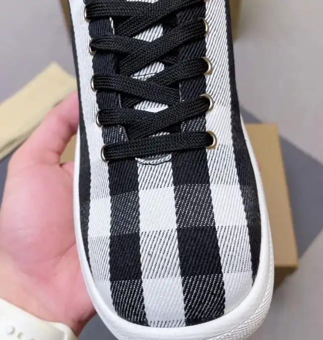 hype Burberry Sneakers