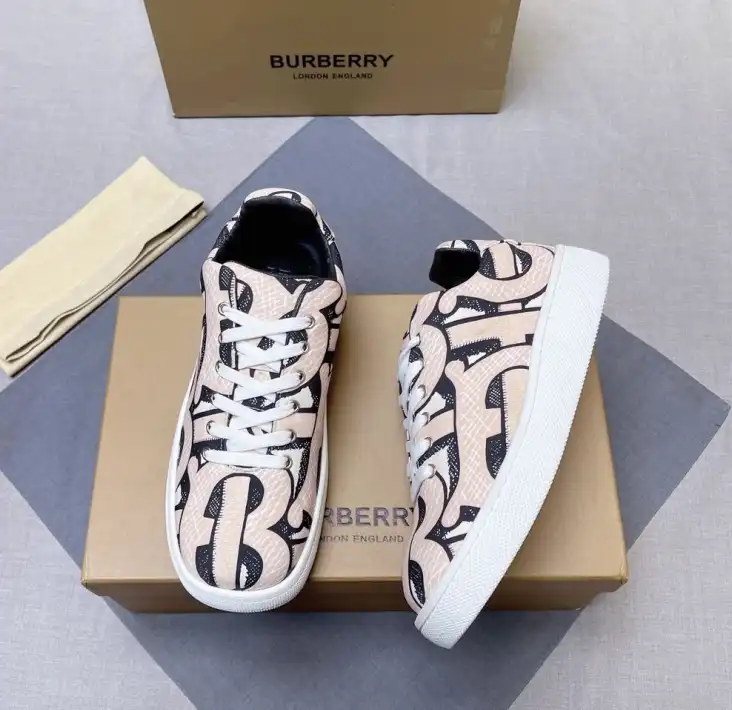 hype Burberry Sneakers