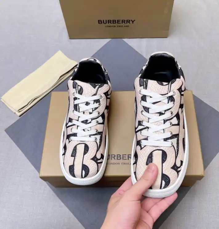 hype Burberry Sneakers