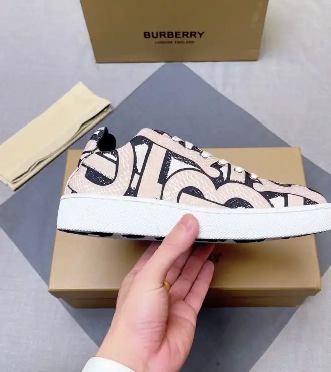 hype Burberry Sneakers