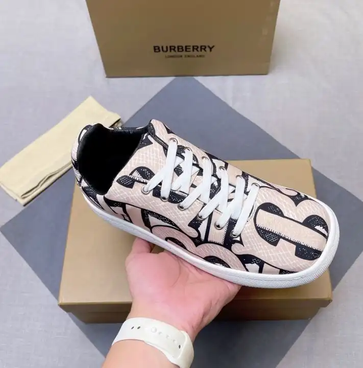 hype Burberry Sneakers