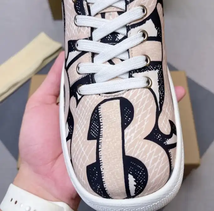 hype Burberry Sneakers