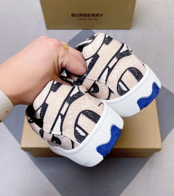 hype Burberry Sneakers