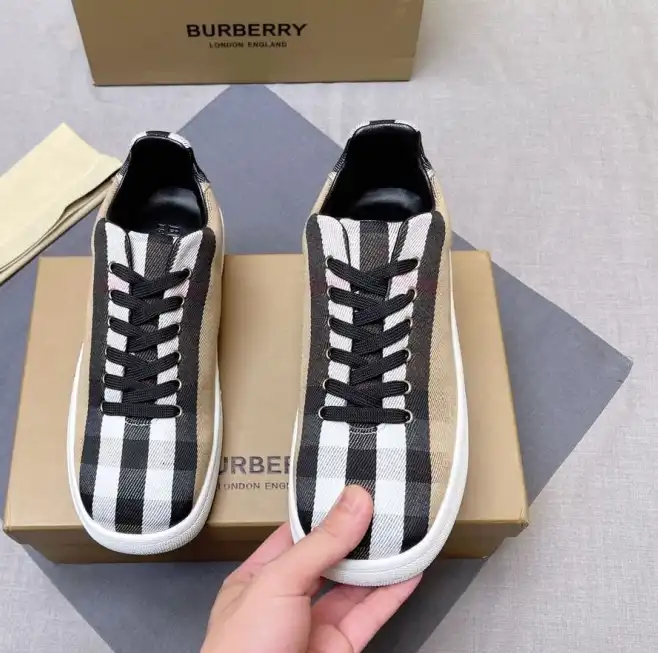 hype Burberry Sneakers