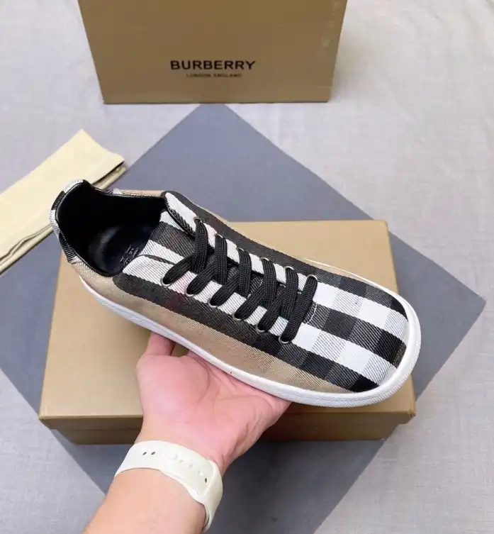 hype Burberry Sneakers