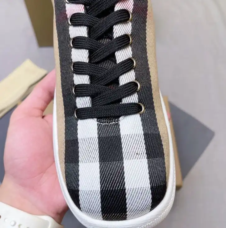 hype Burberry Sneakers