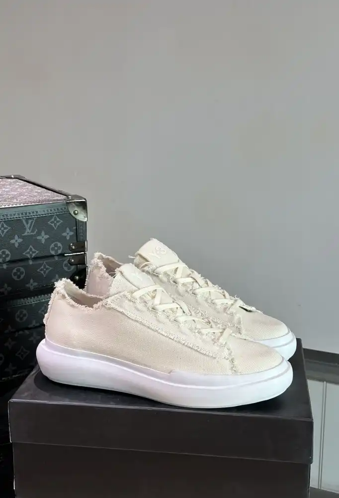 hype Adidas Sneakers