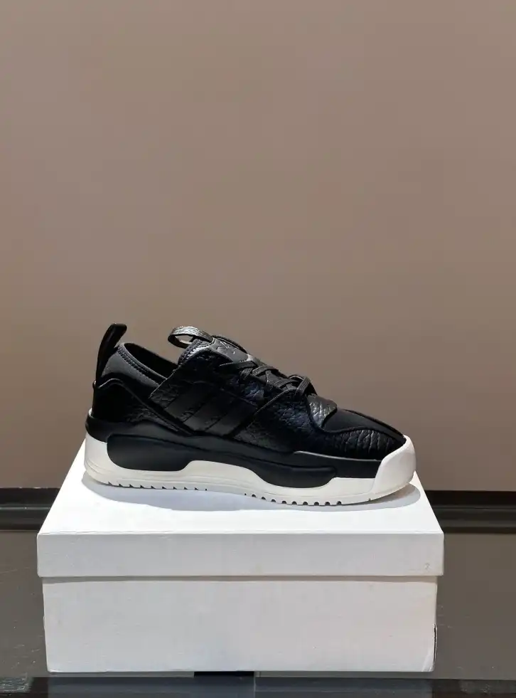 hype Adidas Sneakers