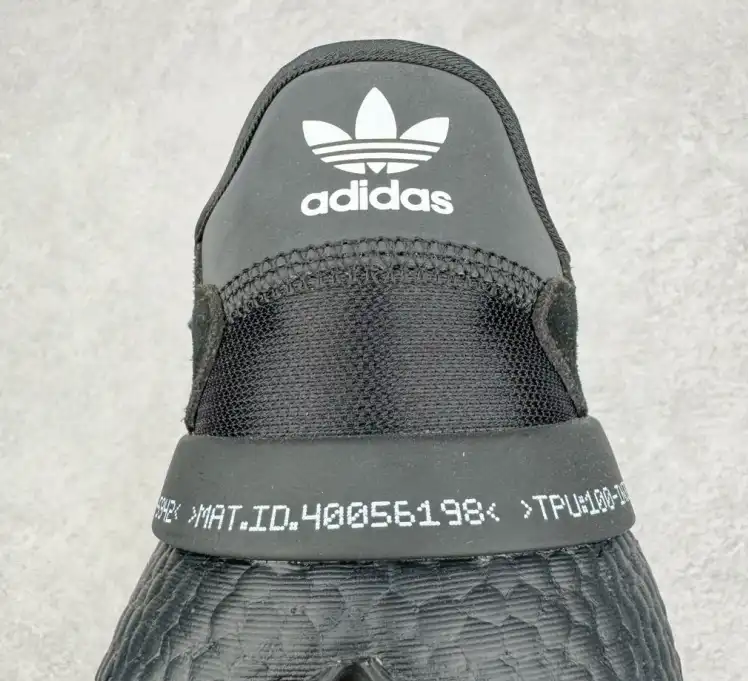 hype Adidas Sneakers