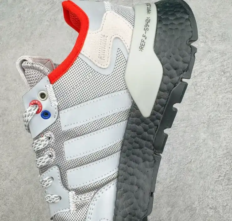 hype Adidas Sneakers