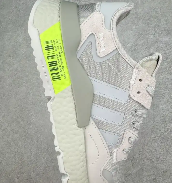 hype Adidas Sneakers