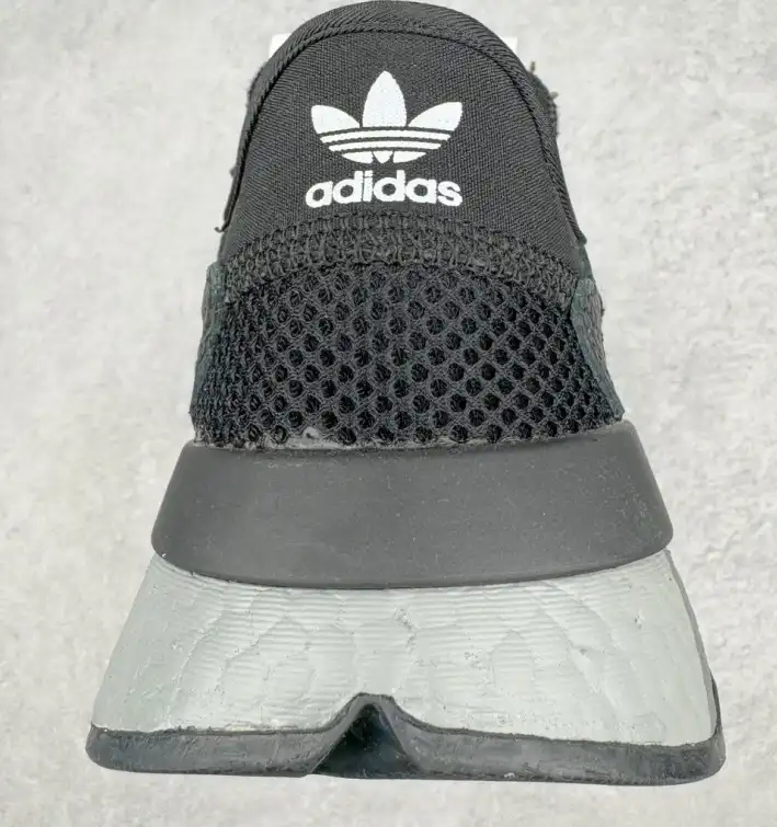 hype Adidas Sneakers