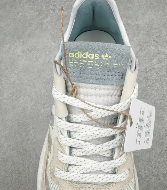 hype Adidas Sneakers