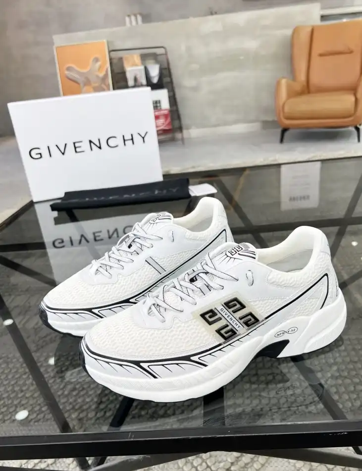 hype Givenchy Sneakers