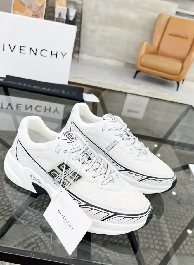 hype Givenchy Sneakers