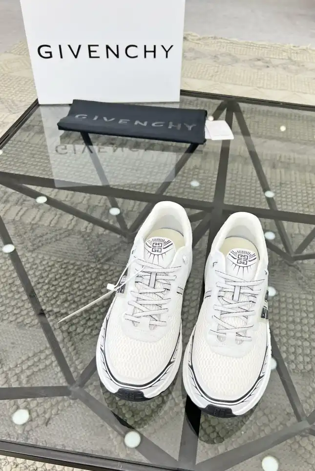 hype Givenchy Sneakers