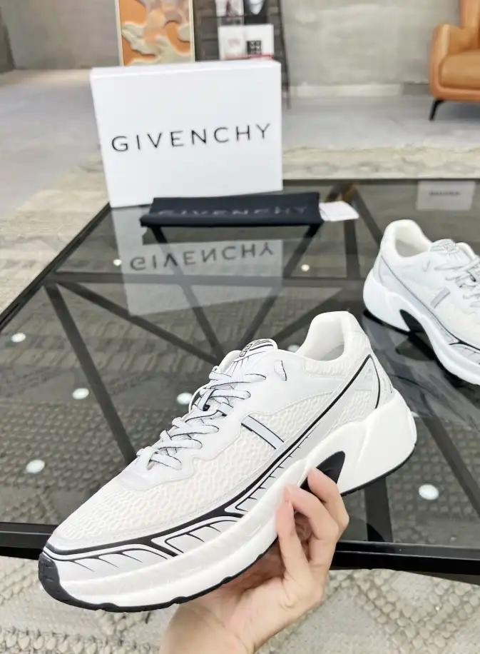 hype Givenchy Sneakers