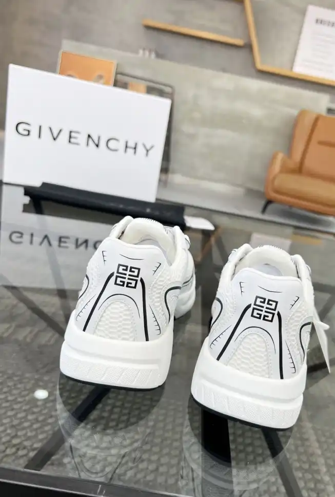 hype Givenchy Sneakers