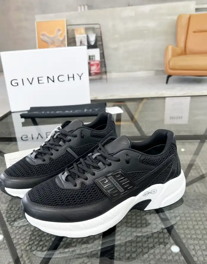 hype Givenchy Sneakers