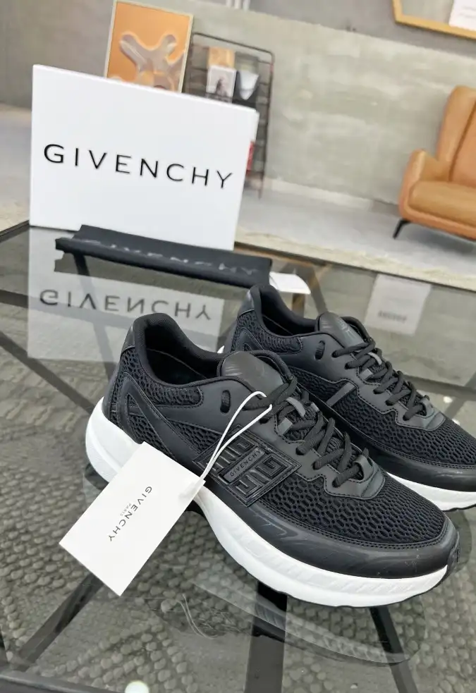 hype Givenchy Sneakers