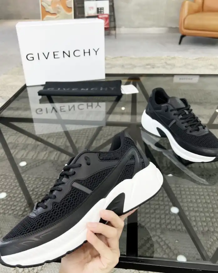 hype Givenchy Sneakers