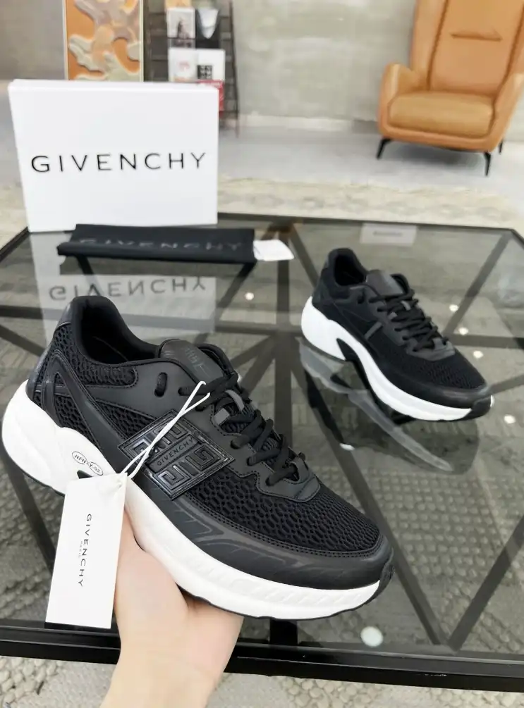 hype Givenchy Sneakers