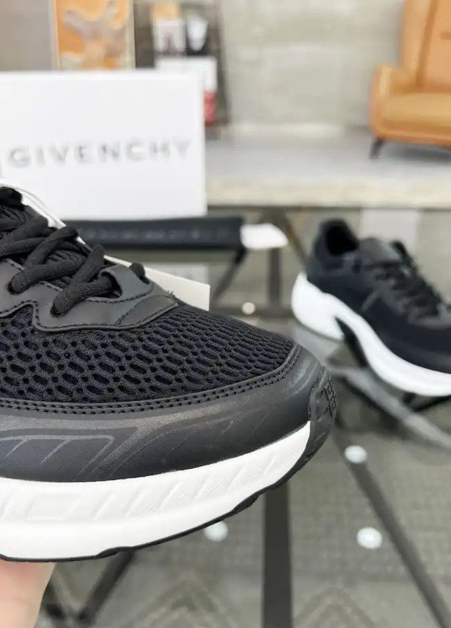 hype Givenchy Sneakers